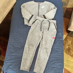 Nike little girls Tech Fleece Full Zip Sweatshirt and tech fleece pants